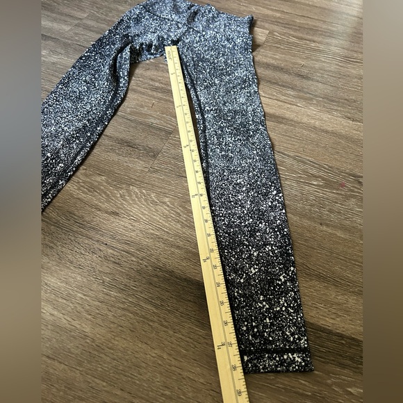 Lululemon Women Wunder Under Pant Hi-Rise Luxtreme Splatter White Black Print 6 - Picture 2 of 7